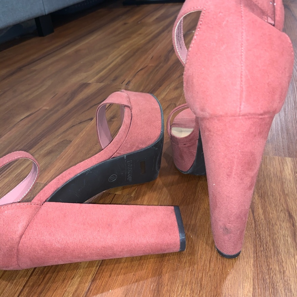 Heels - Picture 6 of 8